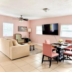 Poolside Suite APT 15 min from ThemeParks & MCO