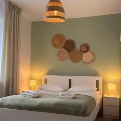 City Center & Free Parking - Rest & Nest Boho Deluxe Apartment