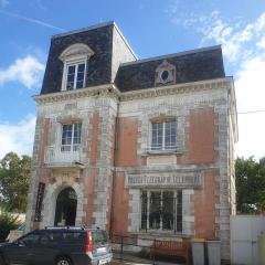 ancienne poste de Saint coulomb