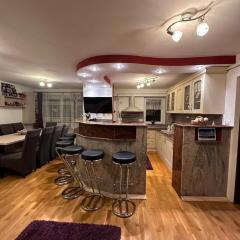 Apartament cu o cameră și living