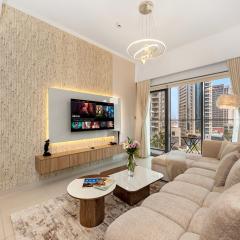 Stylish 1BR DOWNTOWN Apartment with BALCONY - NEXT TO DUBAI MALL & BURJ KHALIFA