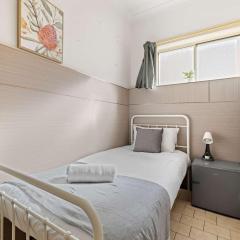 Standard Single Room - Ideally Located at Bexley - Shared Bathroom