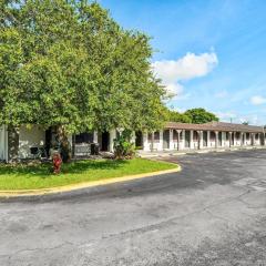 Super 8 by Wyndham Lantana West Palm Beach