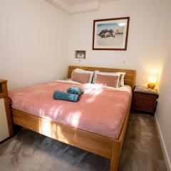 Premium Buda Hideaway-Private Apartment, Extra Location, WiFi & Aircon