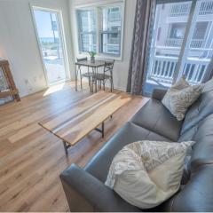 Updated Oceanview Modern Decor, Private Balcony!