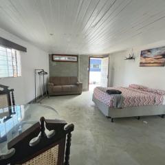 Studio a 160 metros do mar na melhor localização da Barra III