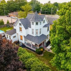 Heated Pool, Hot Tub, Walk to Town, Games!