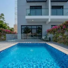 Private Pool Paradise Villa! Dubai Mall in a Flash