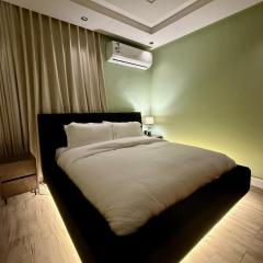 An elegant Cozy Studio with Separated Seating area Alyasmeen استديو بتصميم انيق ومريح و صالة جلوس منفصله في الياسمين