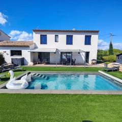 Villa Lou Samagui avec piscine , 4 chambres