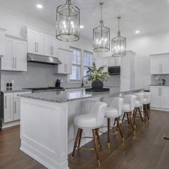 Family-Friendly 5BR | Sleeps 15 | 3 mins Downtown!