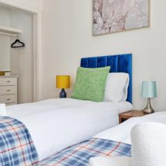 Quirky 2-Bed Brentwood Home Near High St & Station - With Parking