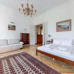 Budapest Classic Charm 2BR Cornertub SmartTV