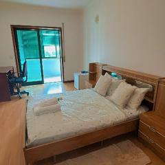 Quarto duplo com varanda no centro de Viseu