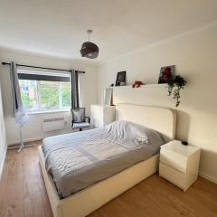 Spacious and Modern 1Bed Flat near Ealing