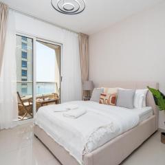 Sleek Studio at Lakeside Tower A