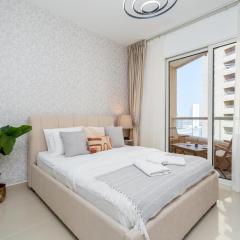 Breezy Studio at Lakeside Tower A