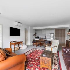 Waterfront Premium Apartment in central Geelong