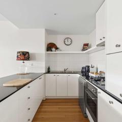 Waterfront Premium Apartment in central Geelong