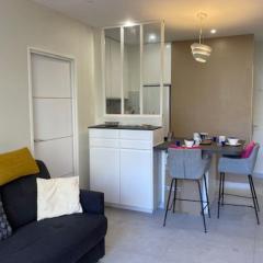 Apartment for 2 with balcony near beach