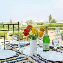 Amazing Sea View -3 Bed Ground Floor Garden Apartment