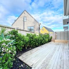 Family Oasis 3BR vs Backyard Near Beach in Torbay