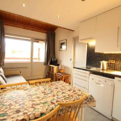 Appartement rénové 2 pièces, 6 personnes, pied des pistes, proche commerces et services, parking inclus - FR-1-572-132