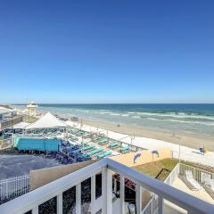 Beachfront, Pool, BBQ & Game room! Extra Windows More Light & More Views