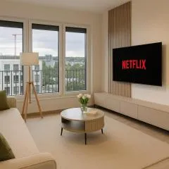 Chloé's Beige Apartment with big balcony, O2 arena