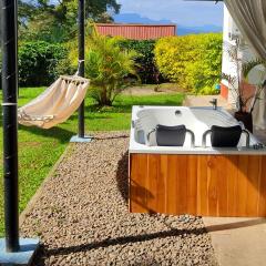 Casa Campestre con jacuzzi y quebrada