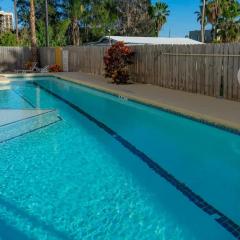Walk to Beach House in Heart of Entertainment District - Atrium unit 102