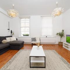 Steps from London Bridge Apartment for 5