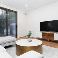 Modern Rosebery 3BR Loft w Parking & Self Check-in