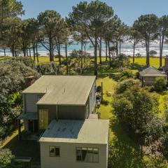Pine Haven - Matarangi Holiday Home