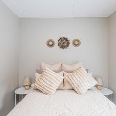 Arch House Langebaan - Modern Stay Near Beach & Club Mykonos