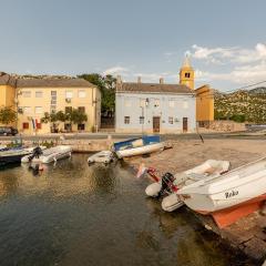 Beautiful Apartment In Karlobag