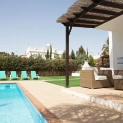 Villa Sleeps 8 with Private Pool