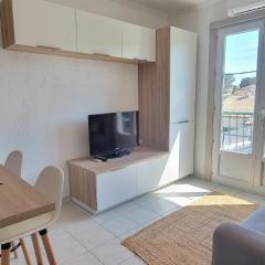 Studio with balcony near beach