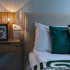 Design Studio Riga With Double Bed And Quiet Yard View