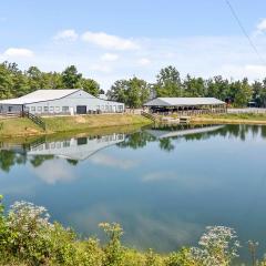 Attitude Adjustment Cabin with hot tub fire pit & indoor pool