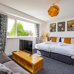 Spacious apartment sleeps 6 - Uni, sports, trades