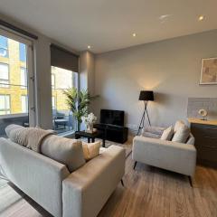 Spacious 2 Bed Apartment By CRSL