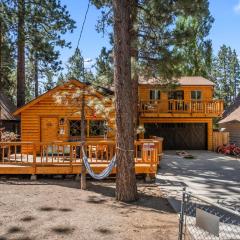 The RobinHood Retreat! A 1 min Walk to SnowPlay!