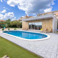 Cozy Home In Kastel Stafilic