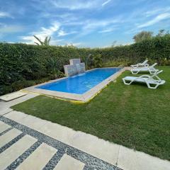 فيلا مع حمام سباحه وجاردن 0306-888-0106