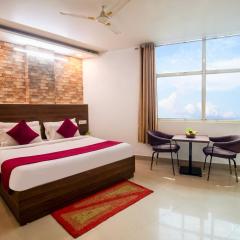 HOTEL S R Palace - Free Airport Drop for Minimum 05 Nights Stay - 5 mins from IGI & Domestic Airport Delhi