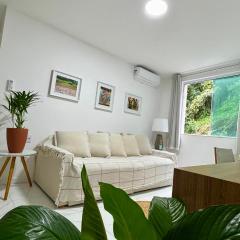 Large and comfortable apartment 3 minutes from Porto da Barra beach, with Wi-Fi 500 MB, close to all stores