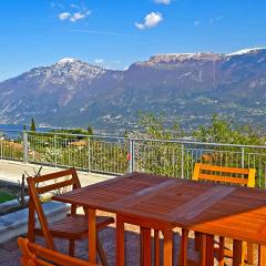 La Quiete 23 Lake view apartment by Gardadomusmea