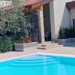 Casa Pergola 2 - Fronte piscina, parking