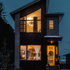NordicSauna 3 Ensuite baths TheYellowDoorRetreat